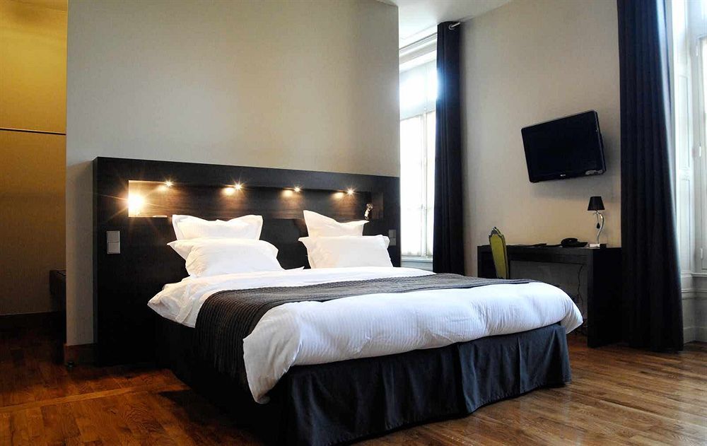 Chateau De Champlong Table Hotel **** Golf & Spa 维勒雷斯特 外观 照片