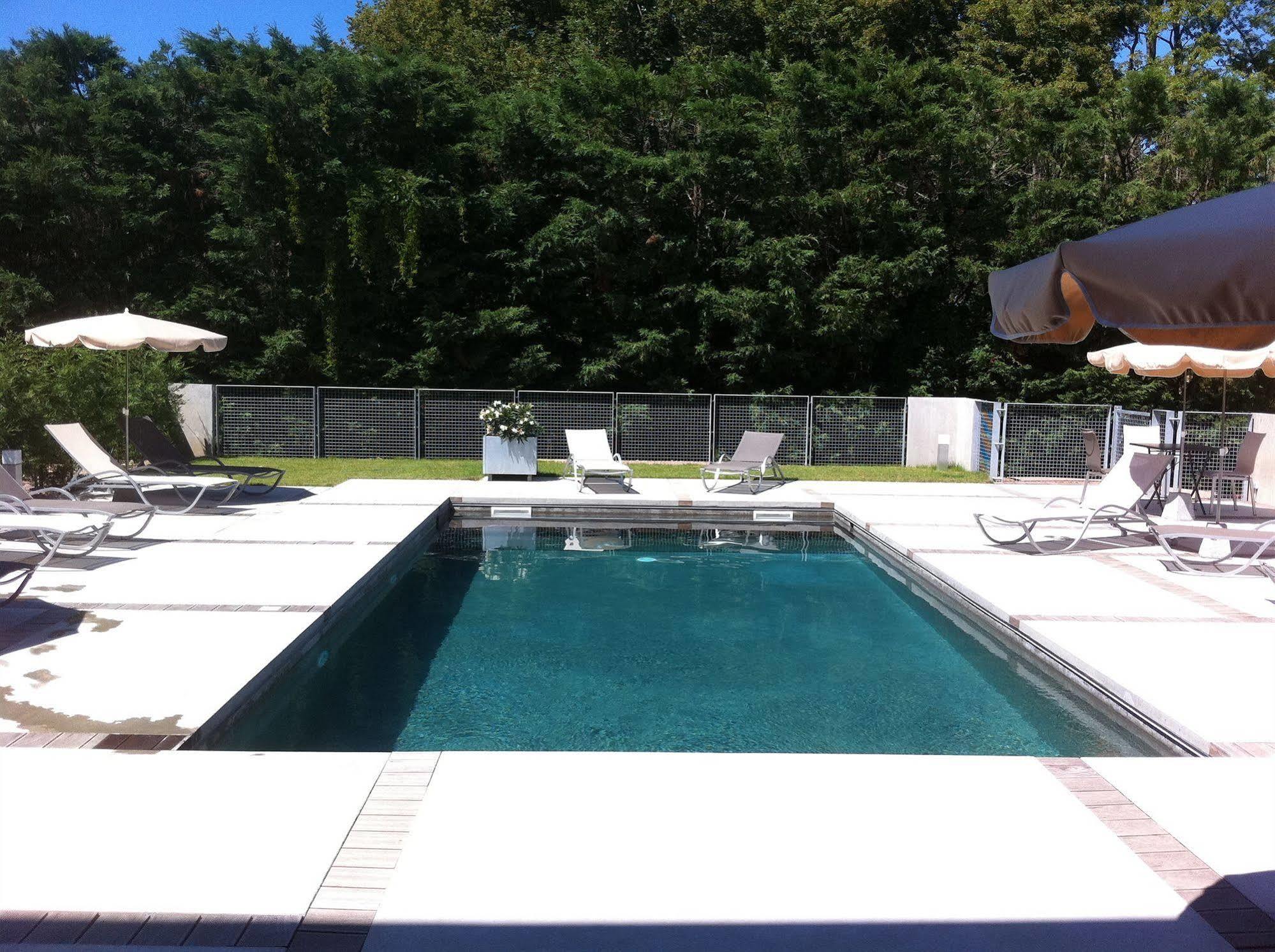 Chateau De Champlong Table Hotel **** Golf & Spa 维勒雷斯特 外观 照片